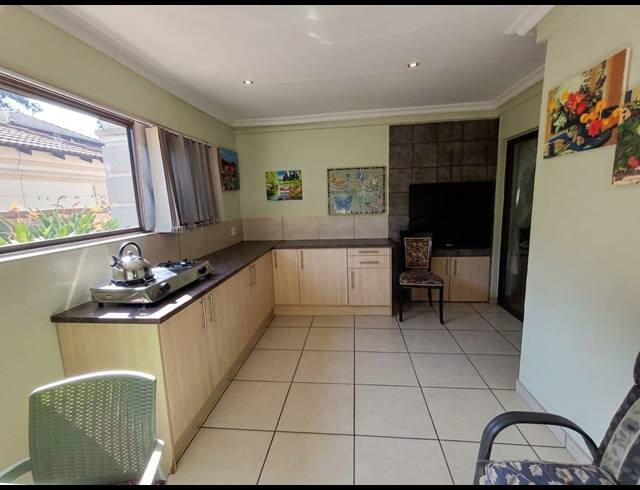 3 BEDROOM TOWNHOUSE TO LET IN ARCON PARK